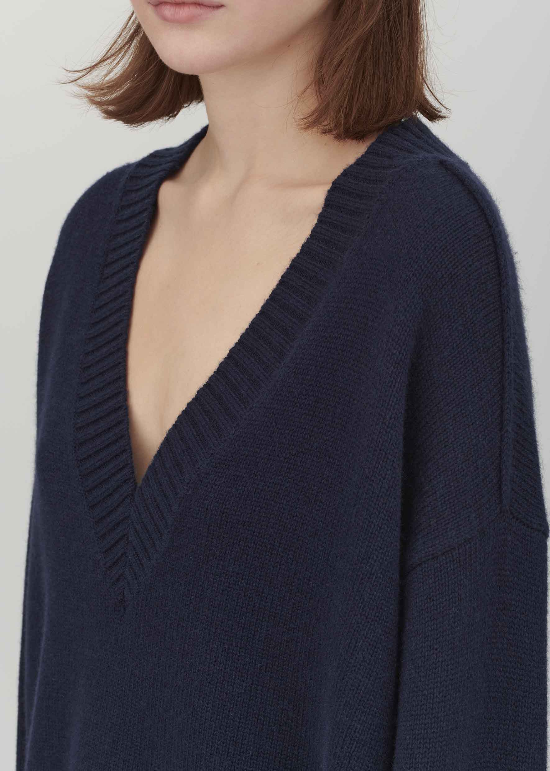 Oversized Lux V-Neck Jumper in Navy Bella Freud – Bella Freud US